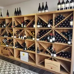 Étagère à vin H200 cm, capacité 300 bouteilles, bois massif