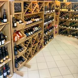 Présentoir vin 4 casiers avec support bouteilles métal affichage ardoise TRADIS