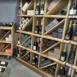 Etagère à vin ouverte, 15 casiers, bois massif