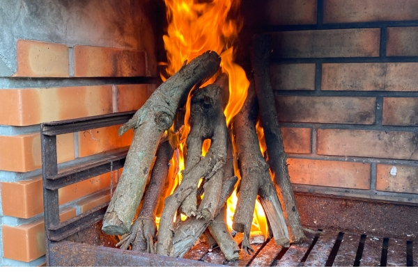 technique du tipi pour allumer brasero